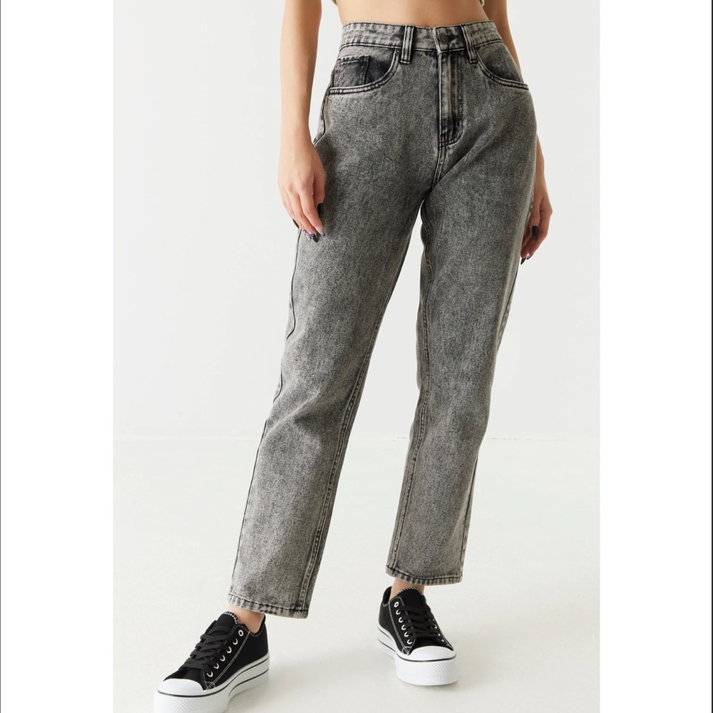 Mid-Rise Boyfriend Jean